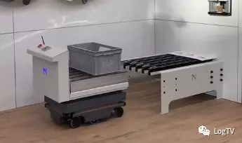亞馬遜最新倉庫都在用！AGV與傳送帶完美連接神器！