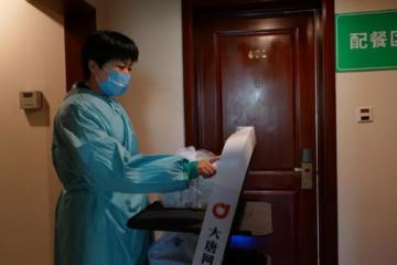 無人配送，避免接觸 濟南市中區(qū)5G物流機器人上崗了
