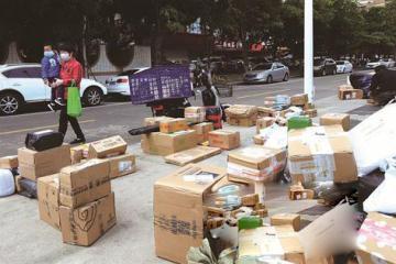 政府已允許外來人員進(jìn)出小區(qū) 外賣快遞為什么還不讓進(jìn)？