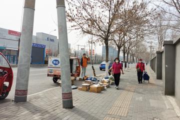北京多數(shù)小區(qū)仍未放行快遞 個(gè)別嘗試“無接觸”配送
