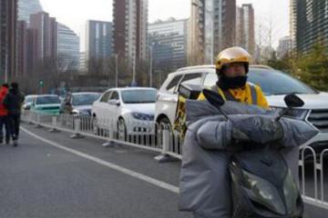 “快遞小哥”融入城市，須從制度層面破題