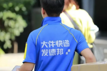 ?當(dāng)快遞巨頭們還陷在價(jià)格戰(zhàn)的泥沼里時(shí)，某些同行已經(jīng)悄悄逆勢(shì)起飛了。