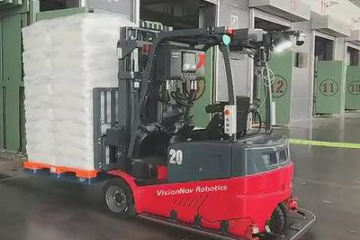 國內首個廂式貨車無人叉車裝箱，未來機器人新突破！