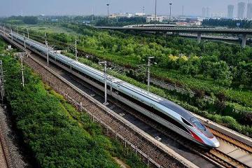 全國(guó)鐵路實(shí)施新的列車運(yùn)行圖