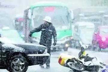 河南一場暴雪，25萬新能源車主“若有所思”，取代燃油車成為鬧劇