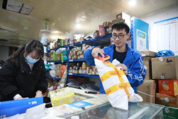 四川觀(guān)察：跟著小哥送年貨，感受中通新變化