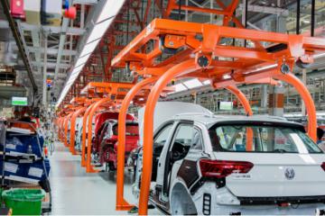 智能制造浪潮帶動(dòng)汽車頭部企業(yè)布局無人化智慧工廠