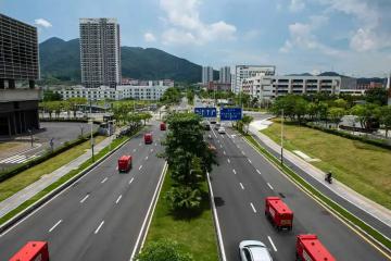 京東物流無人車在深圳“加速”，日均配送量躍居第一梯隊