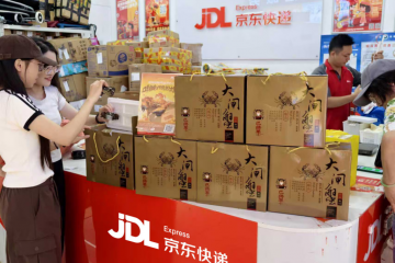 京東開辟大閘蟹口岸自提點(diǎn)，供香港市民“尋鮮”