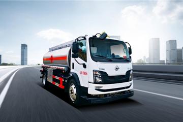 乘龍L2 10.2方加油車：歐標合規(guī)運力，助力卡友危運創(chuàng)收益