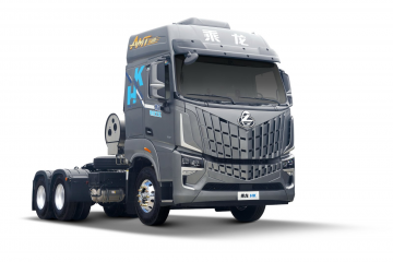 “神仙打架”中勝出！乘龍HK LNG牽引車榮獲年度品質(zhì)引領(lǐng)獎