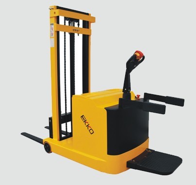 經(jīng)濟(jì)型平衡重全電動(dòng)堆高車EK系列