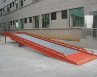 電/手動(dòng)式移動(dòng)動(dòng)登車橋 