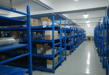 橫梁式倉庫貨架 廠家直銷儲物貨架子 中型層板角鋼貨架特價批發(fā)