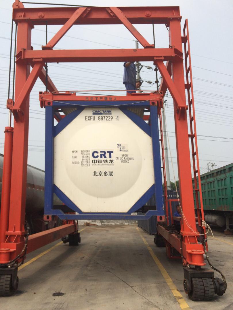 連體型吊機/集裝箱吊車/集裝箱土吊/碼頭港口集裝箱轉(zhuǎn)載吊機/移動