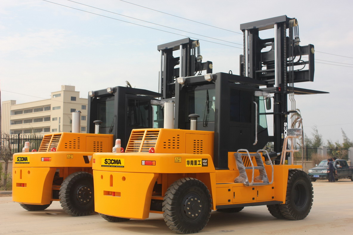 內(nèi)燃式重型叉車15噸/16噸/18噸港口碼頭集裝箱運輸裝卸廠家供應(yīng)