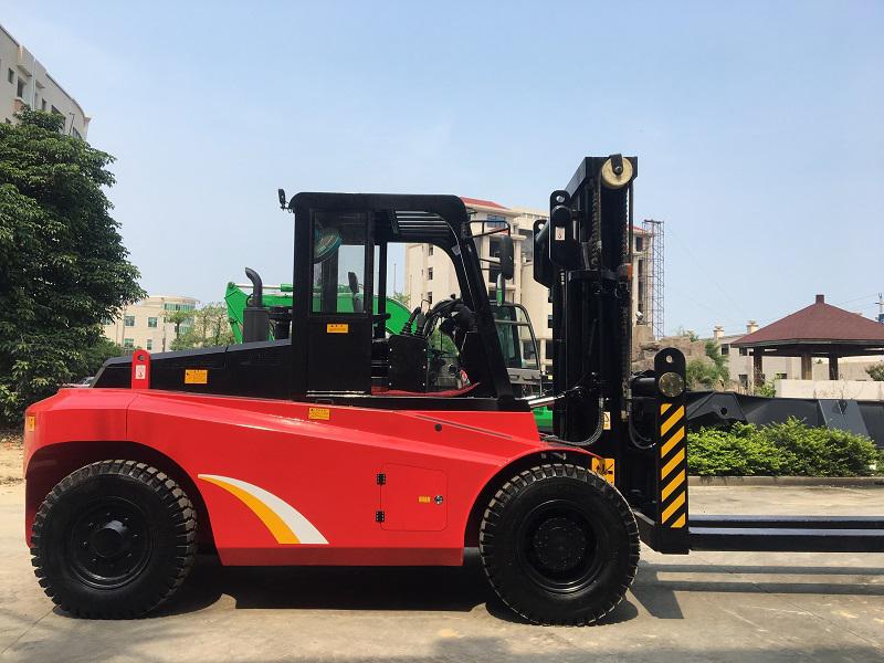設(shè)備搬運(yùn)13.5噸叉車|采購出租重型13.5噸叉車價格