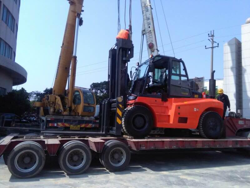 設(shè)備搬運(yùn)13.5噸叉車|采購出租重型13.5噸叉車價格