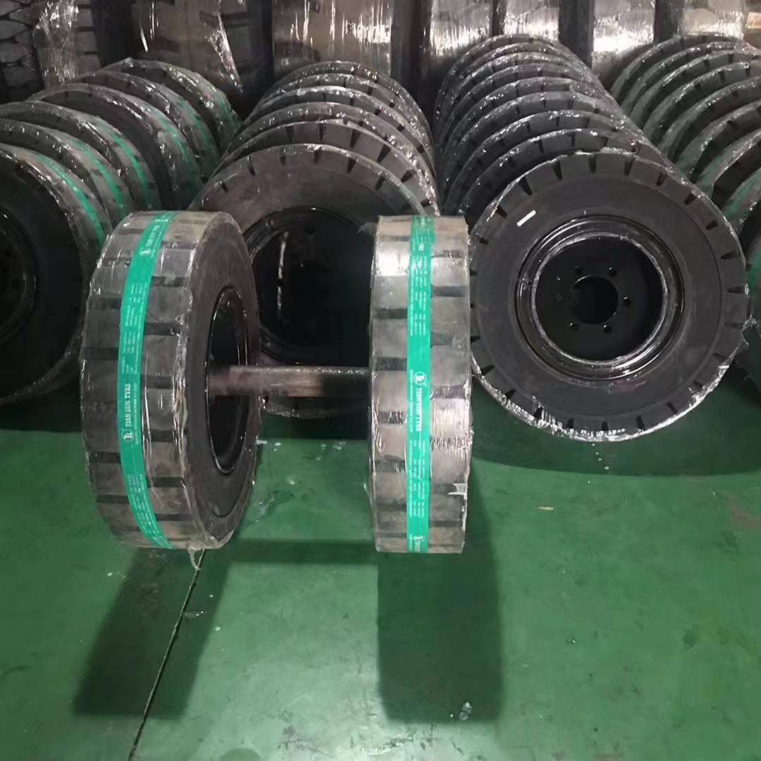 訂制隧道拖車軸開(kāi)挖臺(tái)車軸配套實(shí)心輪胎掛布臺(tái)車輪胎高載重免維護(hù)